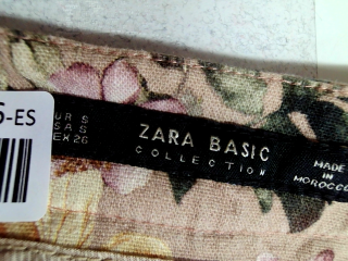Falda de Zara de la talla S, de color flores