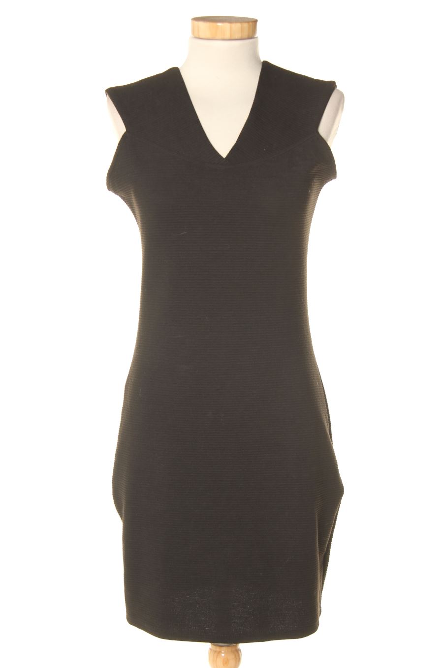 Robe casual Mango de la taille M, de couleur noir
