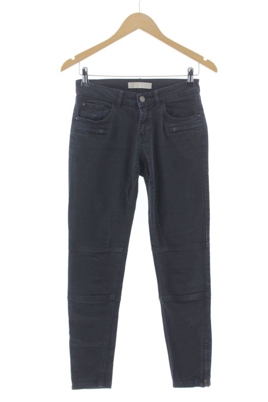 Vaquero de Zara de la talla 34, de color negro de ropa vaquera
