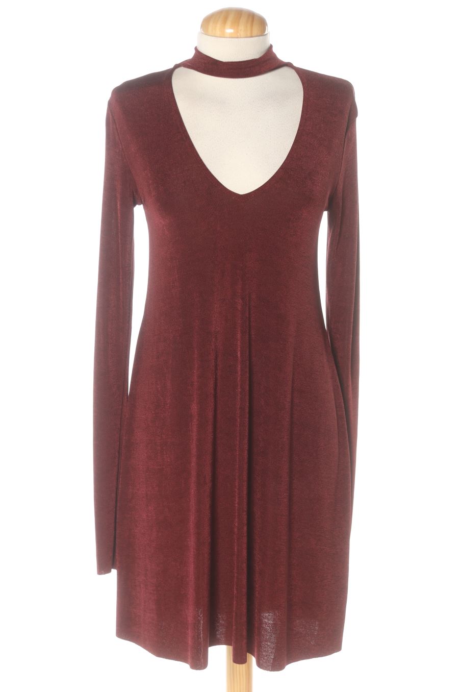 Robe casual Stradivarius de la taille M, de couleur bordeaux
