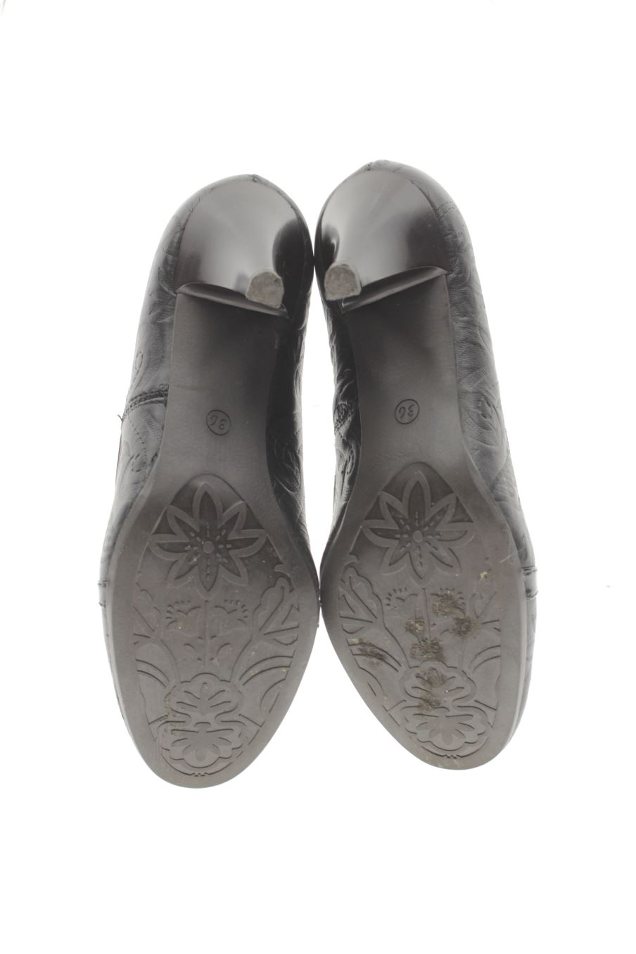 Zapatos de tacon de Bata de la talla 36, de color negro de