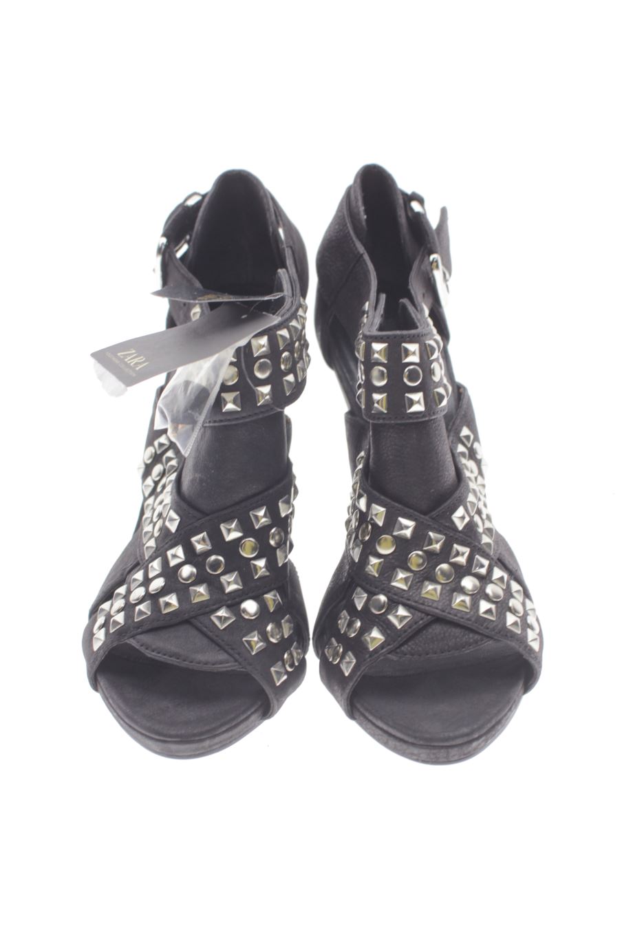 Sandalias tacon de Zara de la talla 37, de color negro de