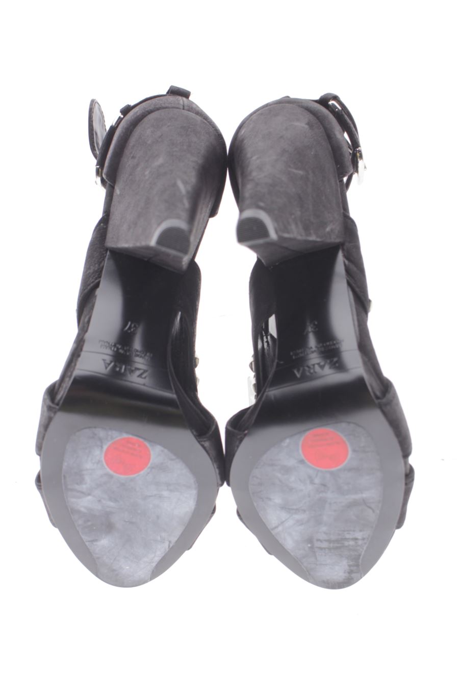Sandalias tacon de Zara de la talla 37, de color negro de