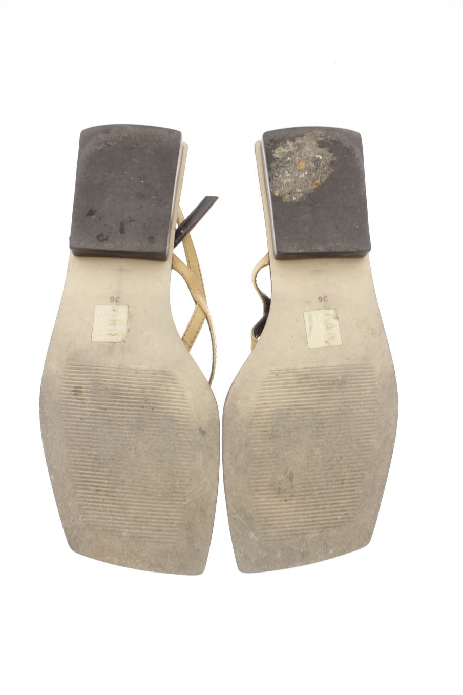 Sandalias planas de Adolfo Dominguez de la talla 36, de color marrón de