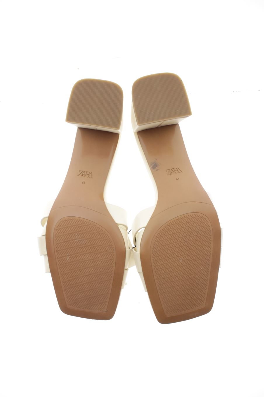 Sandalias tacon de Zara de la talla 41, de color beige de