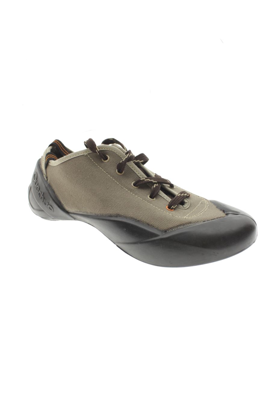 Deportivos de Quechua (DECATHLON) de la talla 42, de color verde de