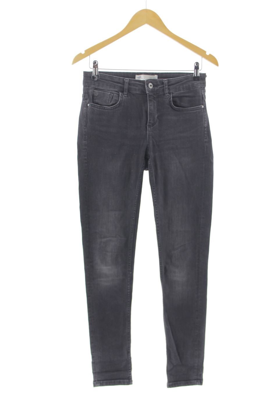 Vaquero de Zara de la talla 36, de color negro de ropa vaquera