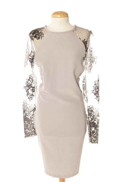 Aufwändiges Kleid