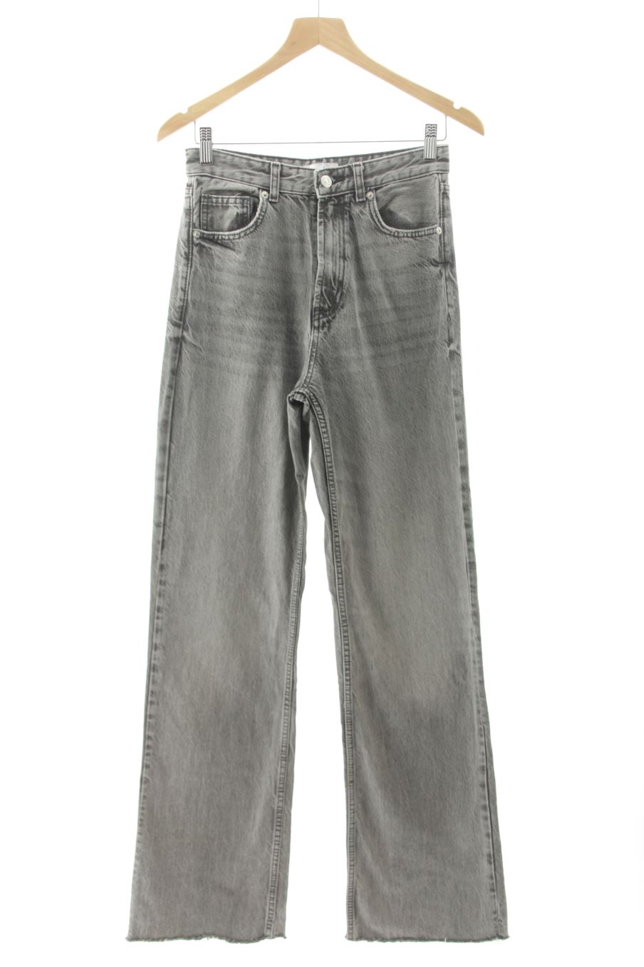 Jeans Zara de la taille 36, de couleur gris