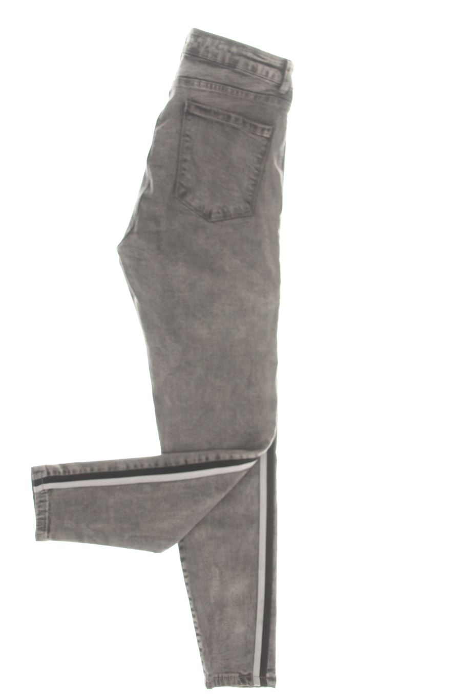 Jeans Bershka de la taille 40, de couleur gris de denim