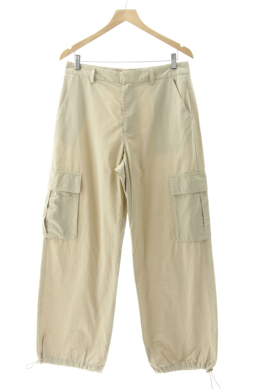 Pantaloni casual de Stradivarius de la talla 40, de color beige