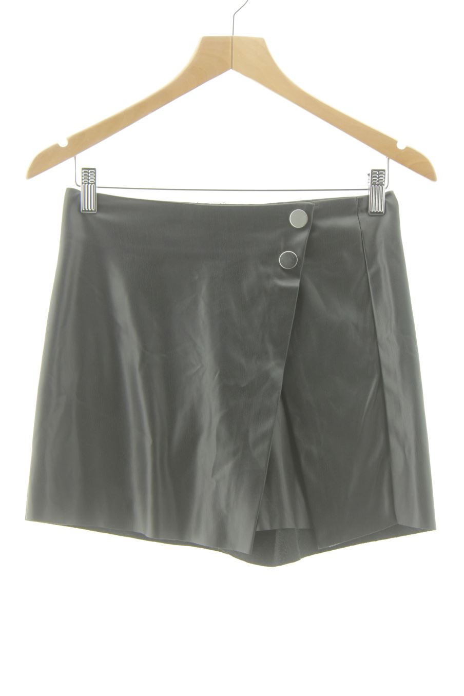 Shorts Stradivarius de la taille 36, de couleur noir de synthétique
