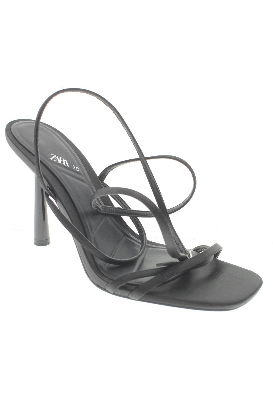 Sandalias tacon de Zara de la talla 38, de color negro de