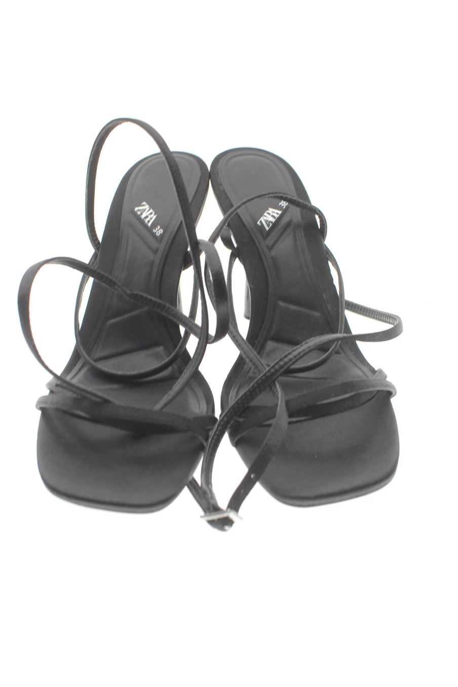 Sandalias tacon de Zara de la talla 38, de color negro de