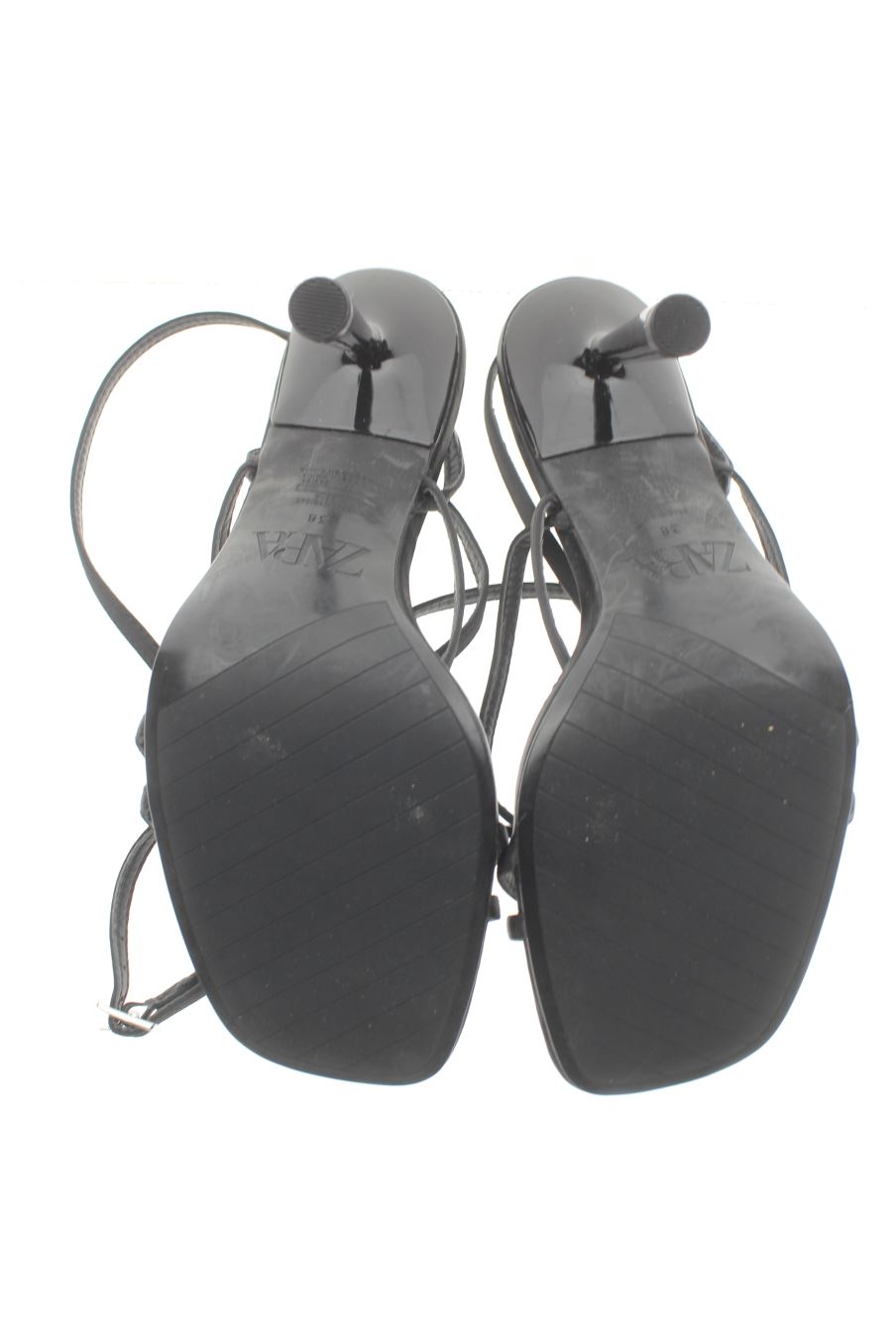 Sandalias tacon de Zara de la talla 38, de color negro de