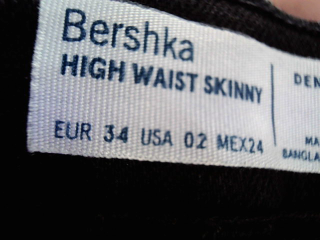Vaqueros de Bershka de la talla 34, de color negro de ropa vaquera