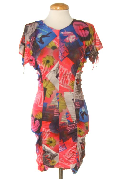 Aufwändiges Kleid