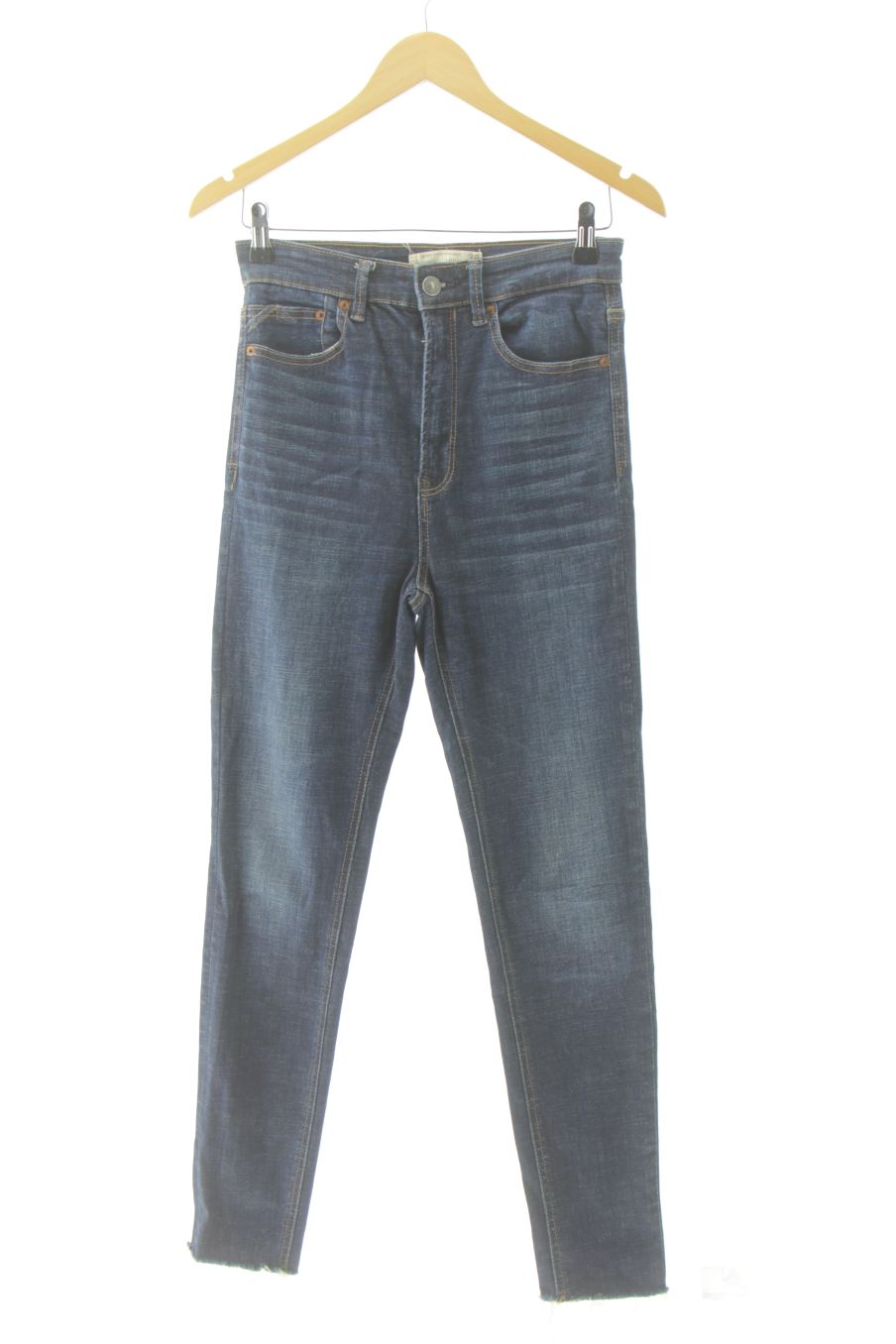 Jeans Stradivarius de la taille 38, de couleur bleu de denim