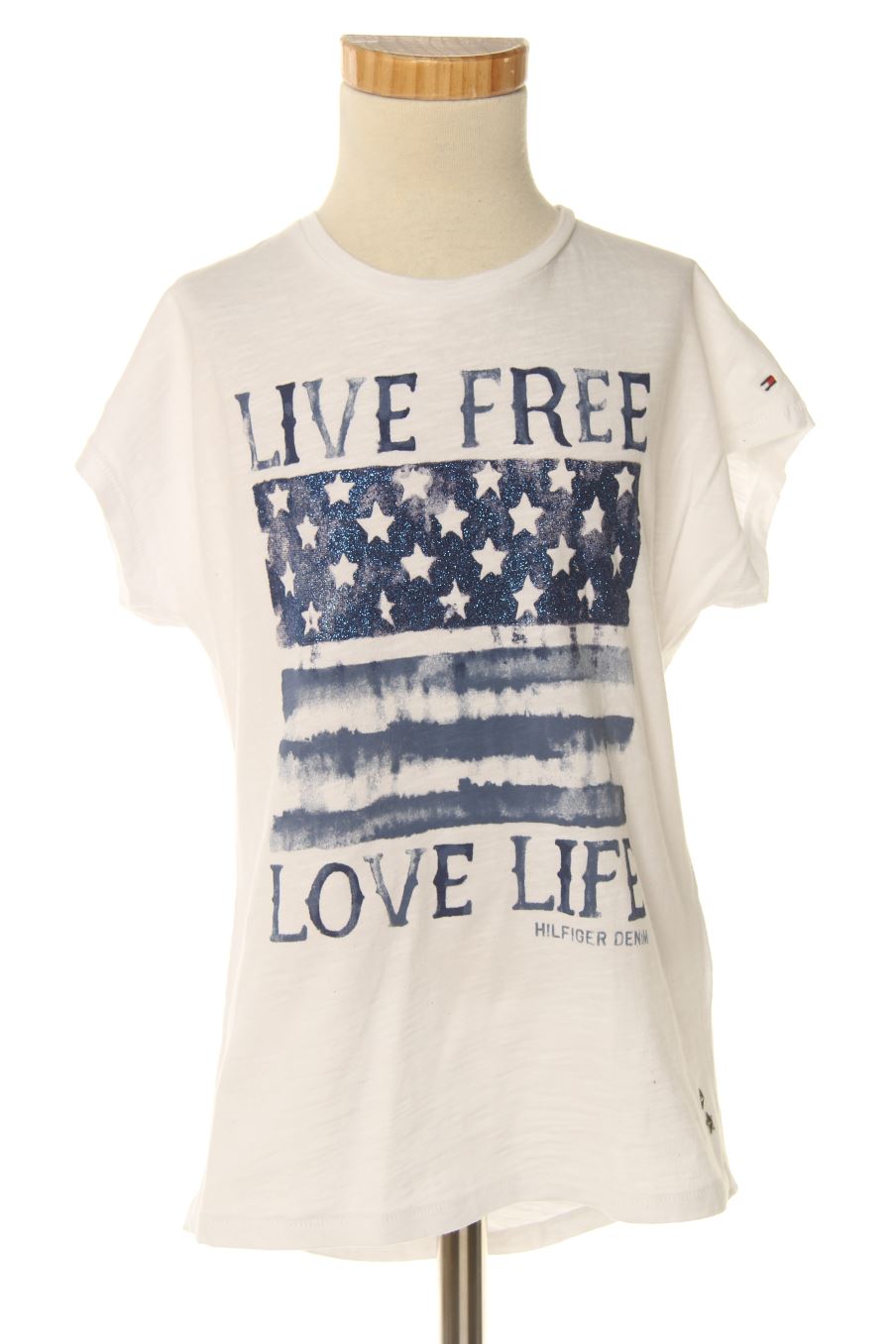 T-shirt Tommy Hilfiger de la taille 8 ans avec une étiquette