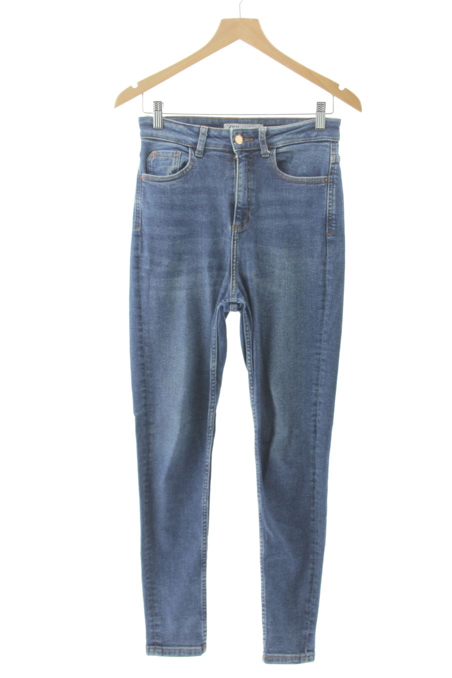 Jeans Zara de la taille 36, de couleur bleu