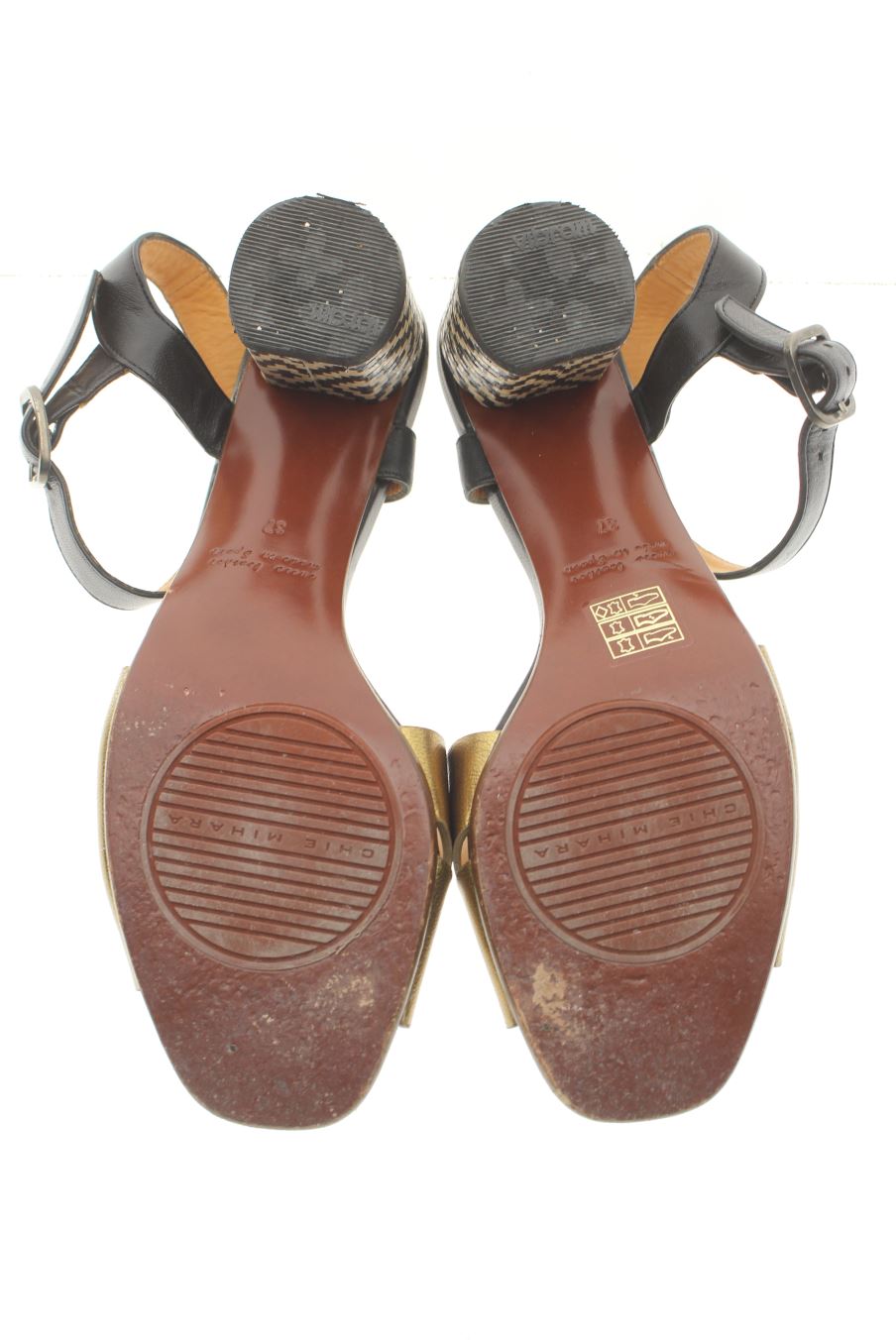 Sandalias tacon de Chie Mihara de la talla 37, de color dorado de
