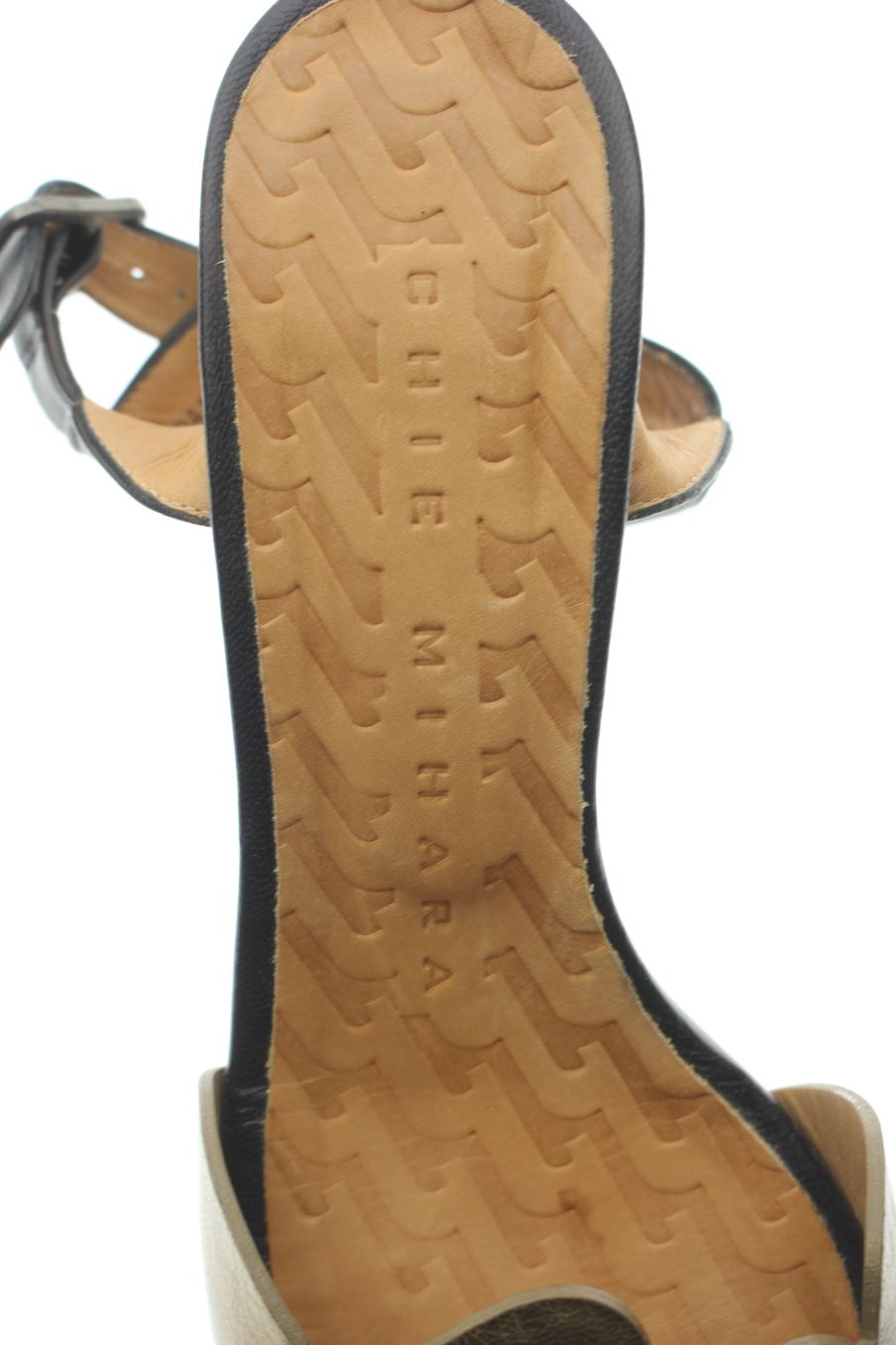 Sandalias tacon de Chie Mihara de la talla 37, de color dorado de