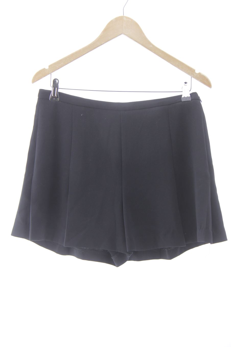 Shorts Zara de la taille M, de couleur noir