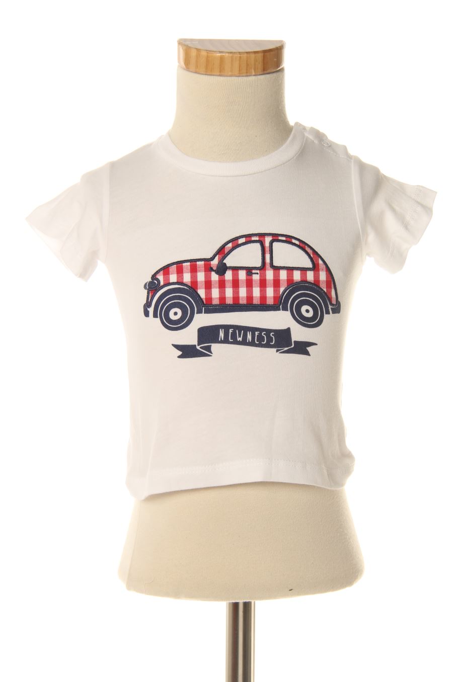 T-shirt Newness de la taille 18 mois avec une étiquette
