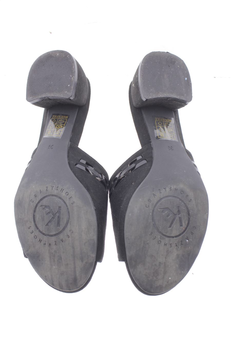 Sandalias tacon de kylie de la talla 38, de color negro de