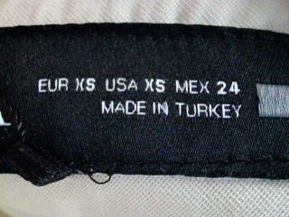 Pantalón de Zara de la talla XS, de color beige