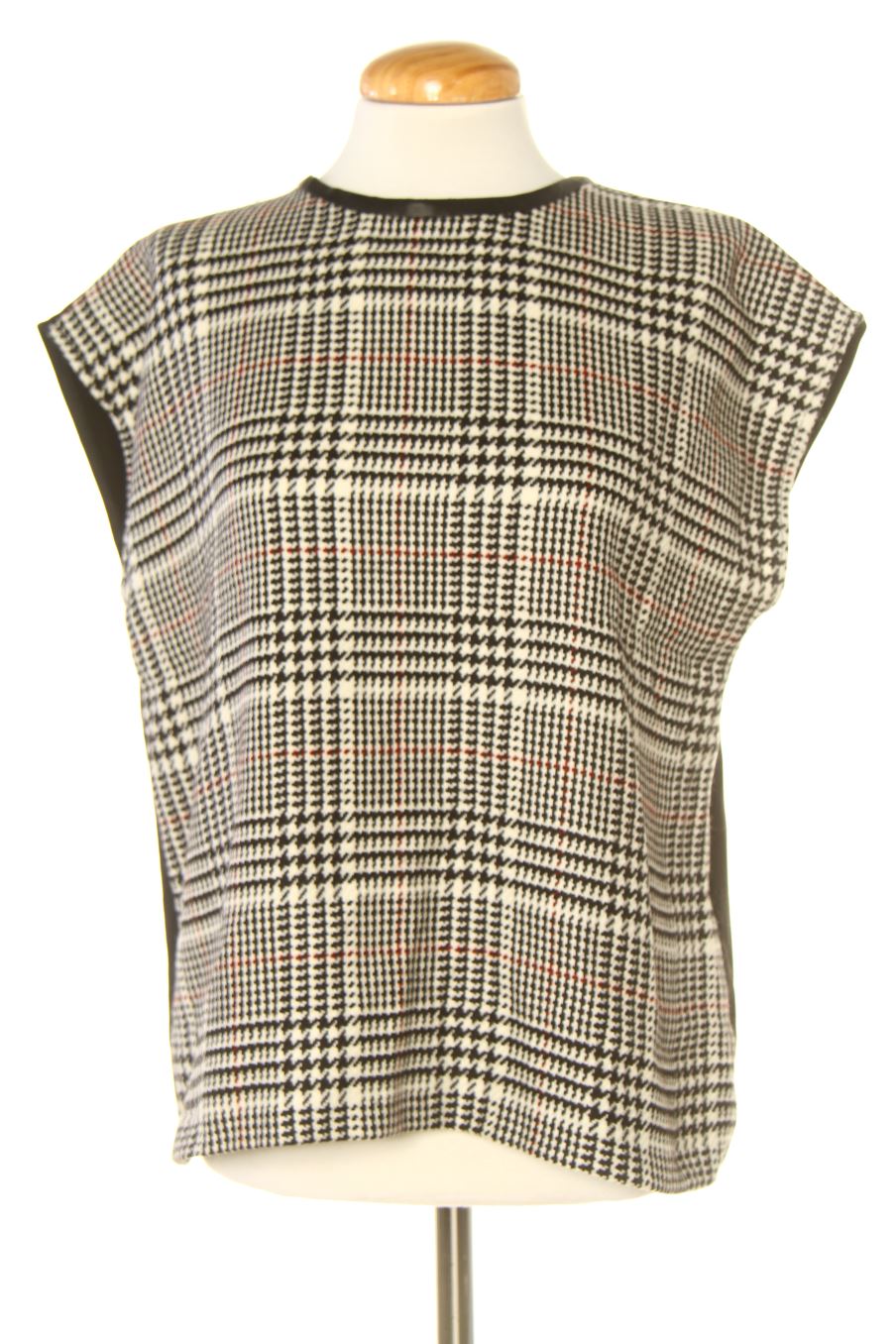 Jersey de Pedro del Hierro de la talla M, de color estampado