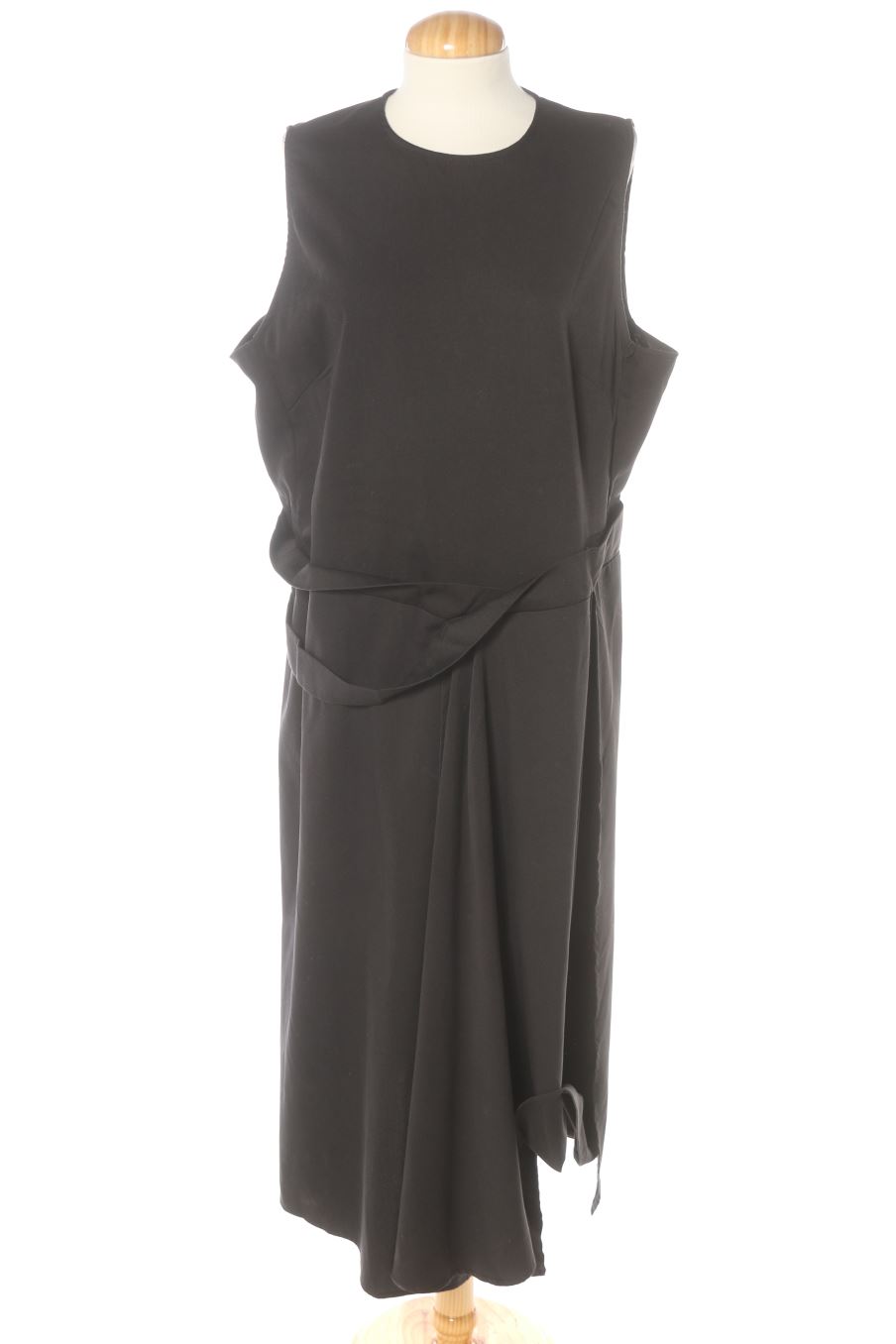 Robe casual Vonda de la taille SUPER XXL, de couleur noir