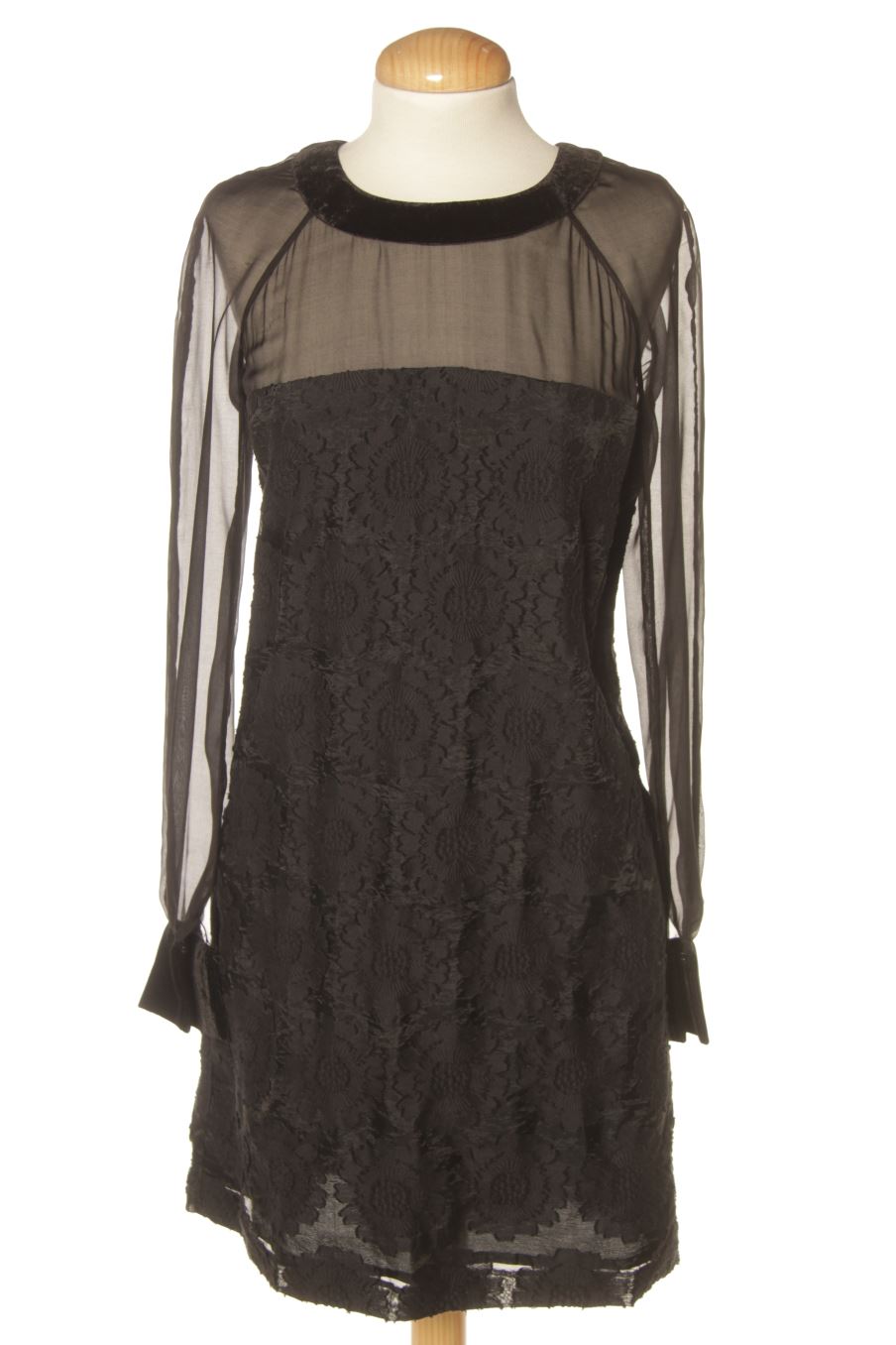 Robe Maje de la taille S, de couleur noir