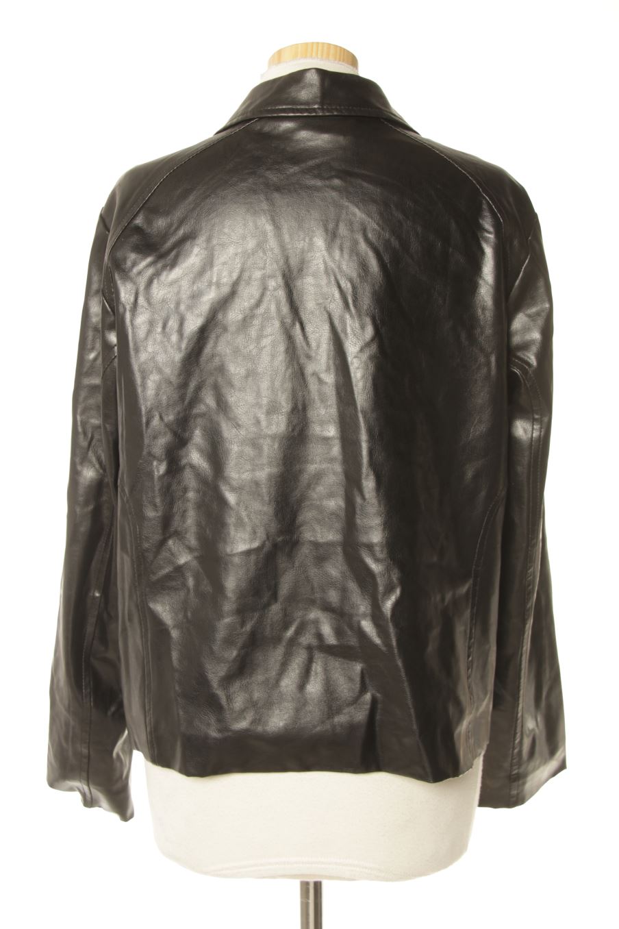 Cazadora de Zara de la talla L, de color negro de sintético