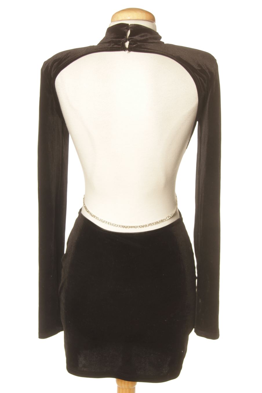 Vestido elegante de Bershka de la talla S, de color negro de terciopelo
