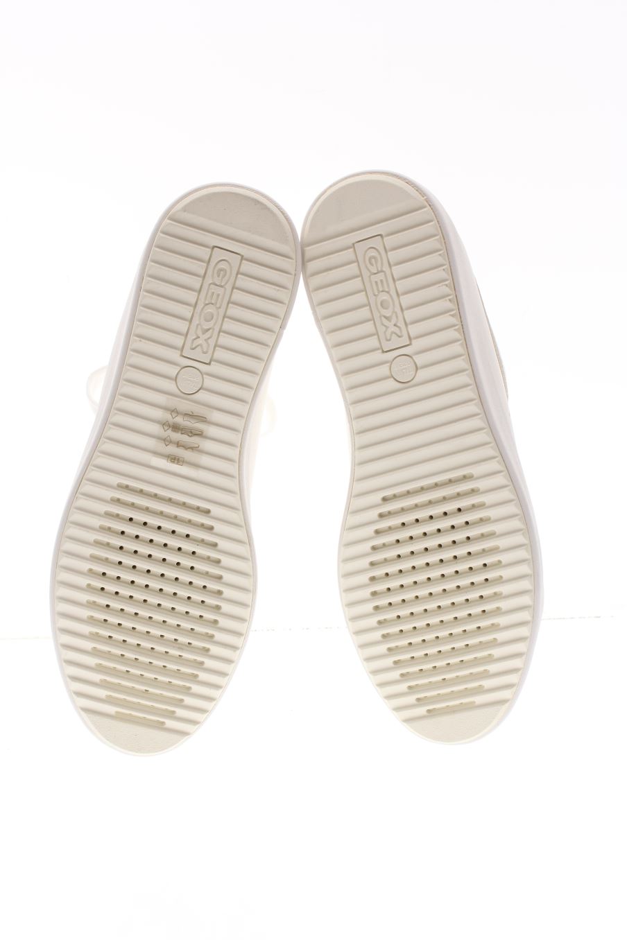 Deportivos de Geox de la talla 36, de color blanco de