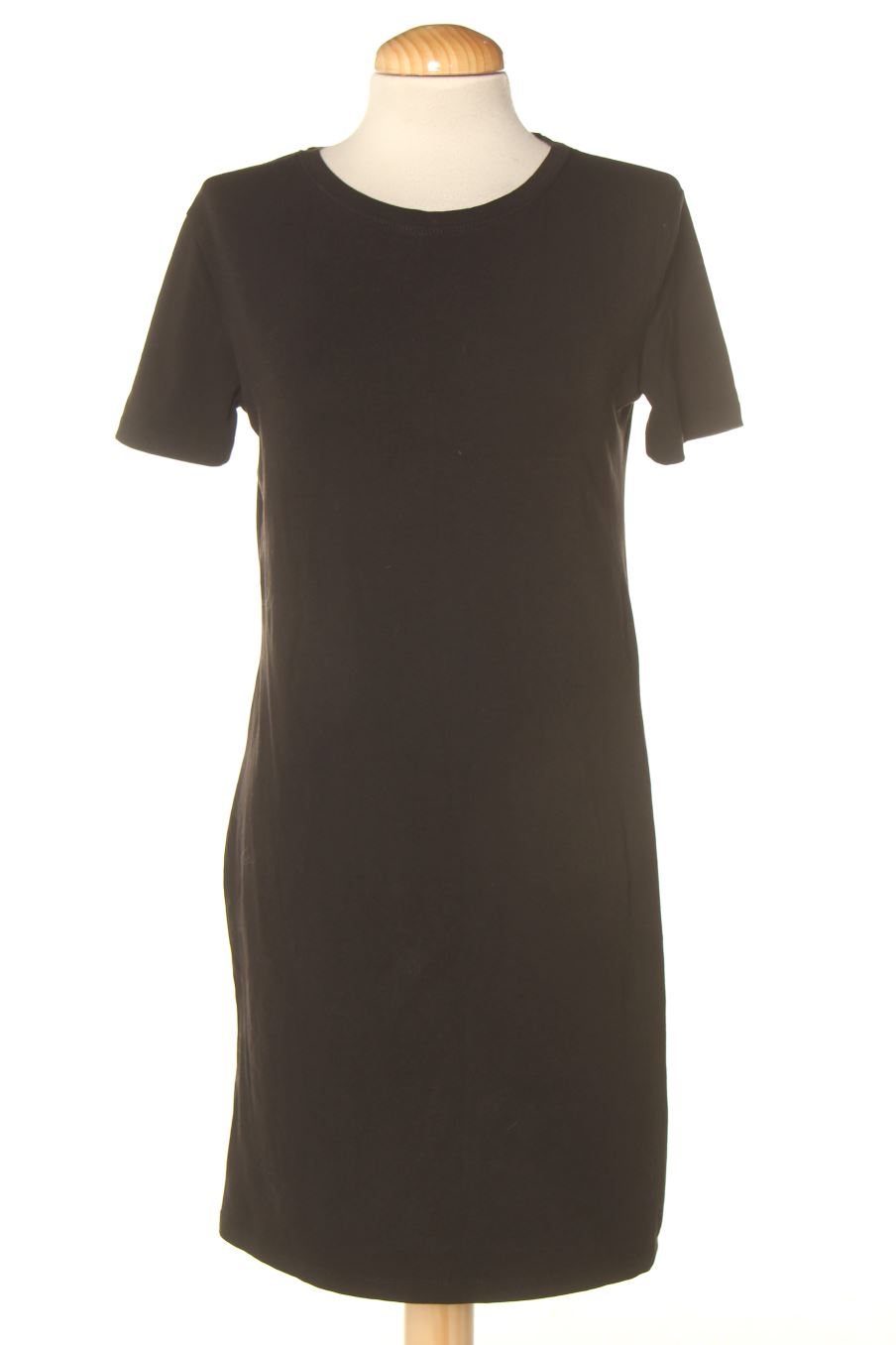 Robe casual H&M de la taille M, de couleur noir