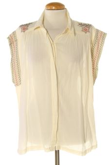 Blusa de manga corta M Maison Hotel, foto 1 de 2