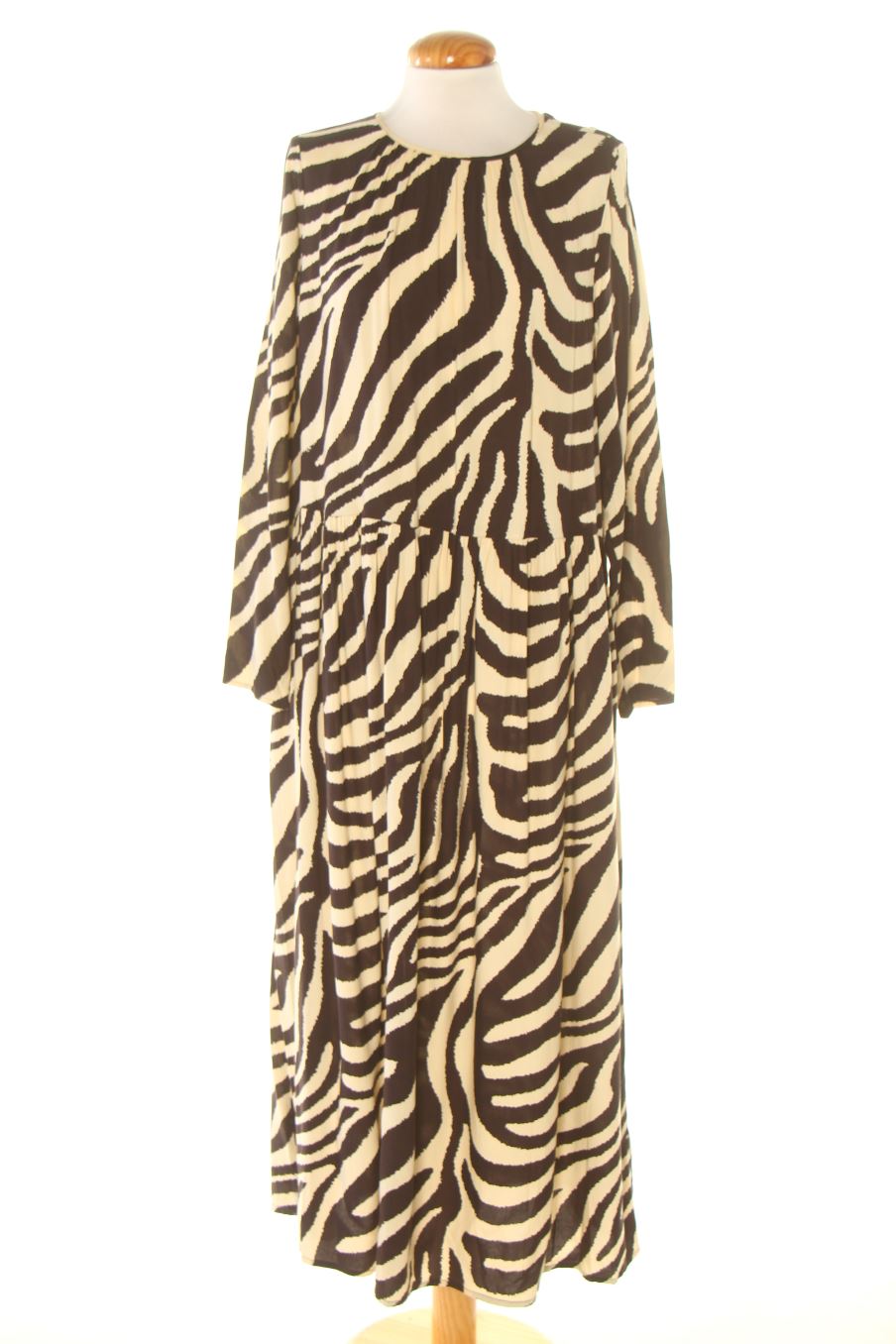 Robe casual H&M de la taille L, de couleur imprimés