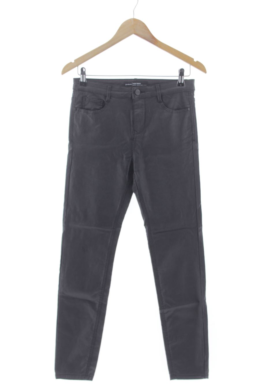 Jeans Stradivarius de la taille 38, de couleur noir de denim