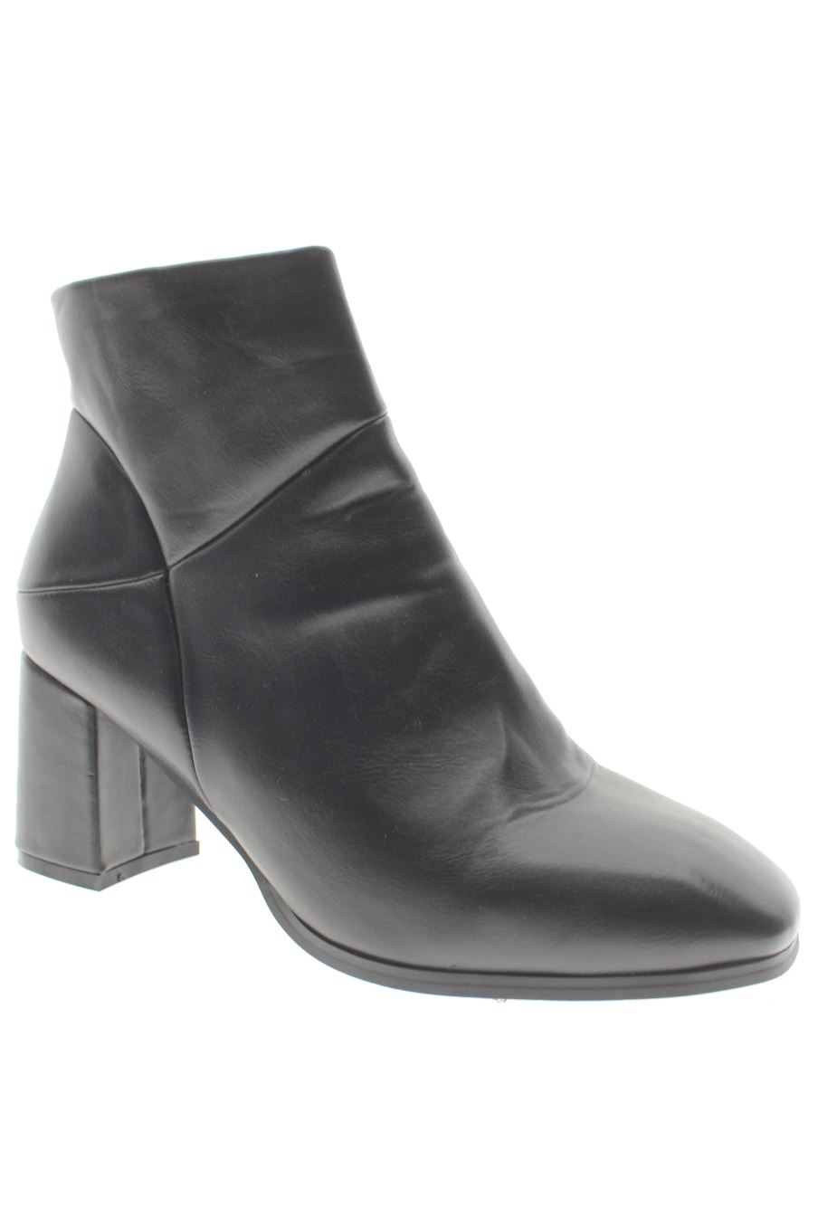 Botines de GR de la talla 40, de color negro de