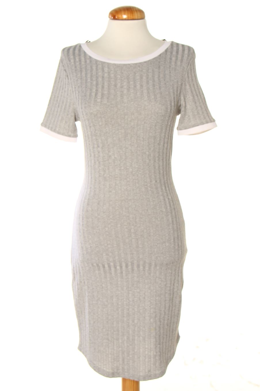 Robe casual H&M de la taille 38, de couleur gris