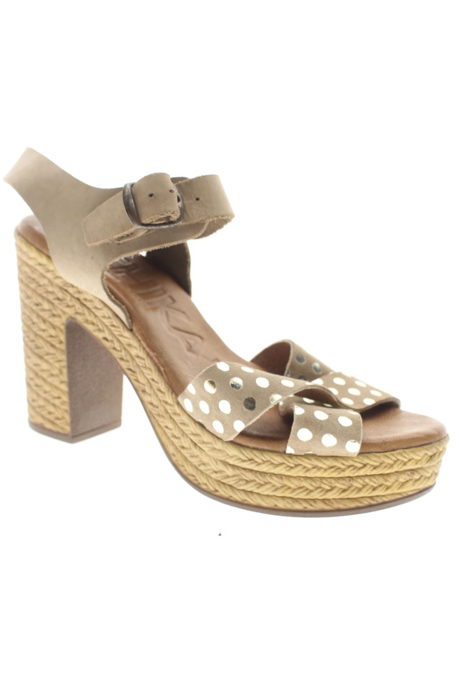Sandalias tacon de Chika10 de la talla 41, de color marrón de