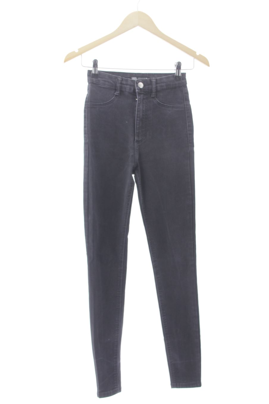 Vaquero de Zara de la talla 34, de color negro de ropa vaquera