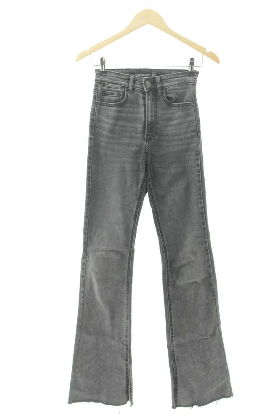 Vaquero de Stradivarius de la talla 32, de color gris de ropa vaquera