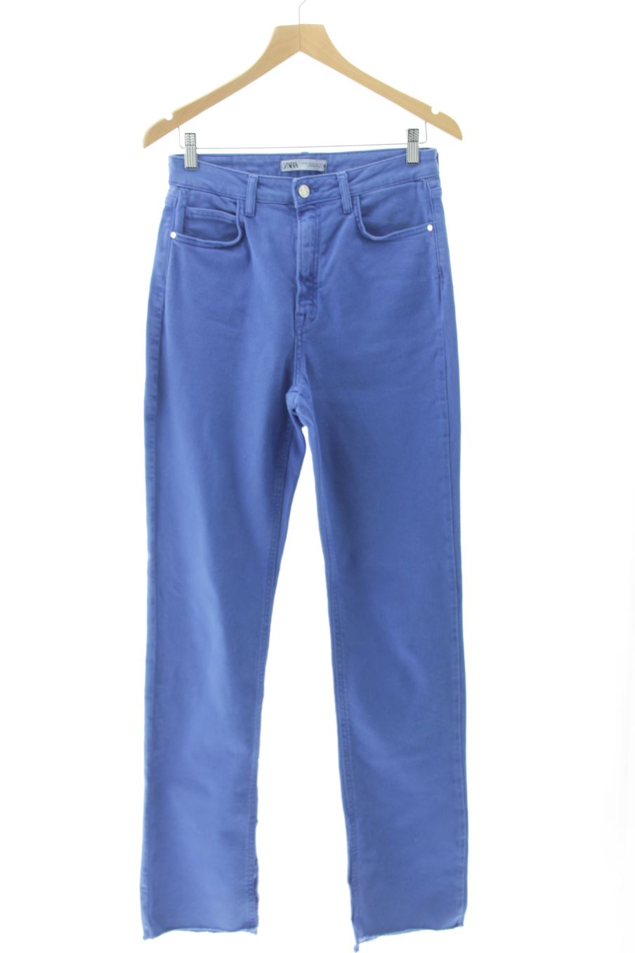 Jeans Zara de la taille 38, de couleur bleu de denim