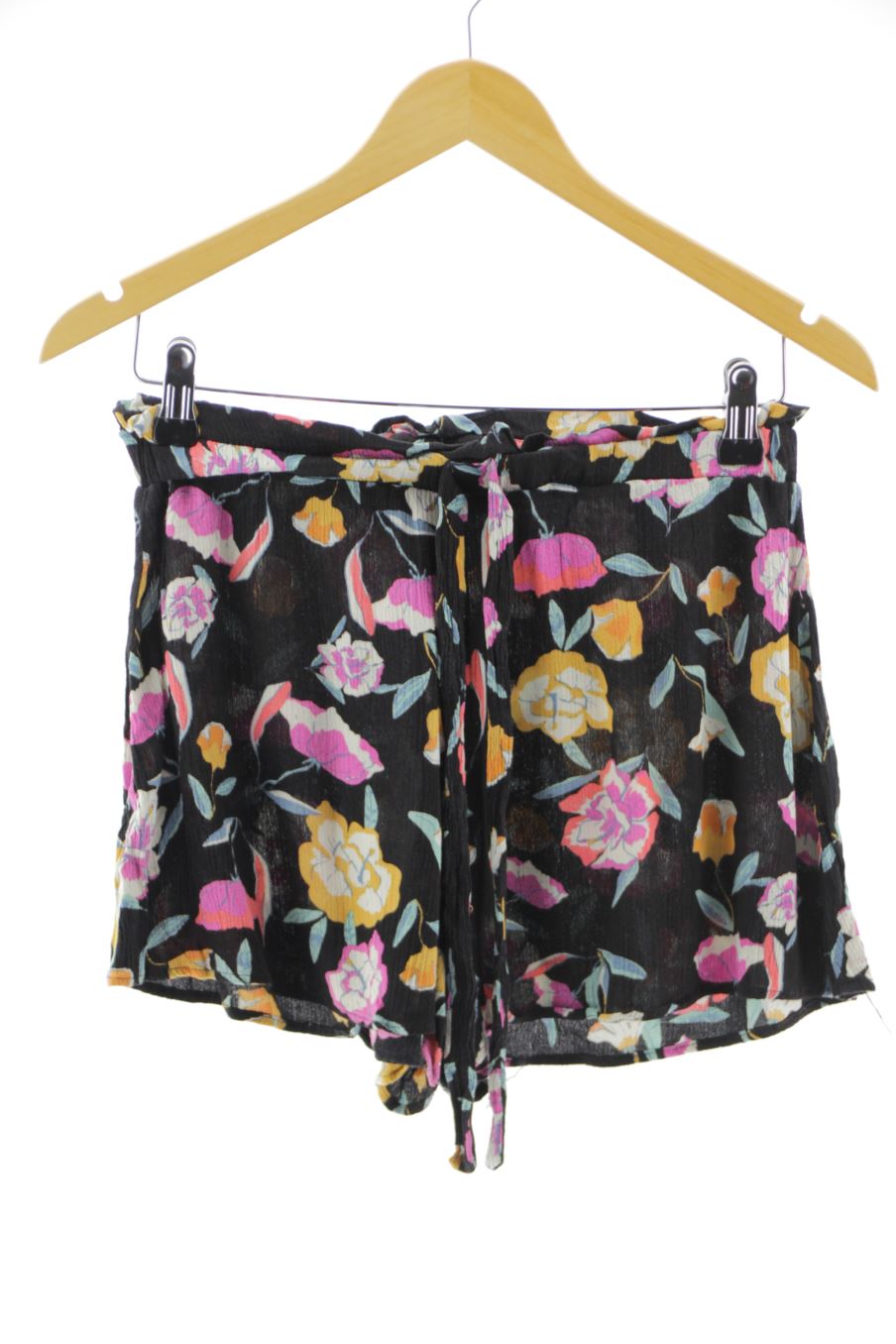 Shorts Pull & Bear de la taille M, de couleur fleurs