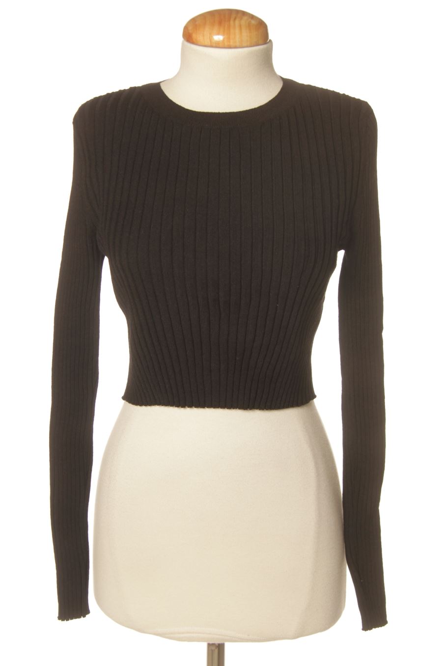 Pull Zara de la taille M, de couleur noir