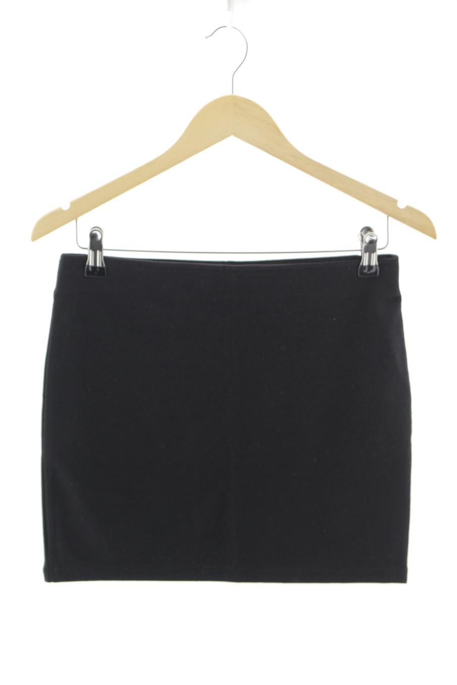 Falda de Bershka de la talla M, de color negro