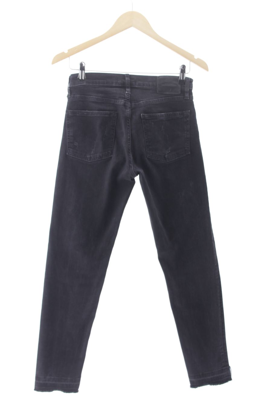 Vaquero de Zara de la talla 34, de color negro de ropa vaquera